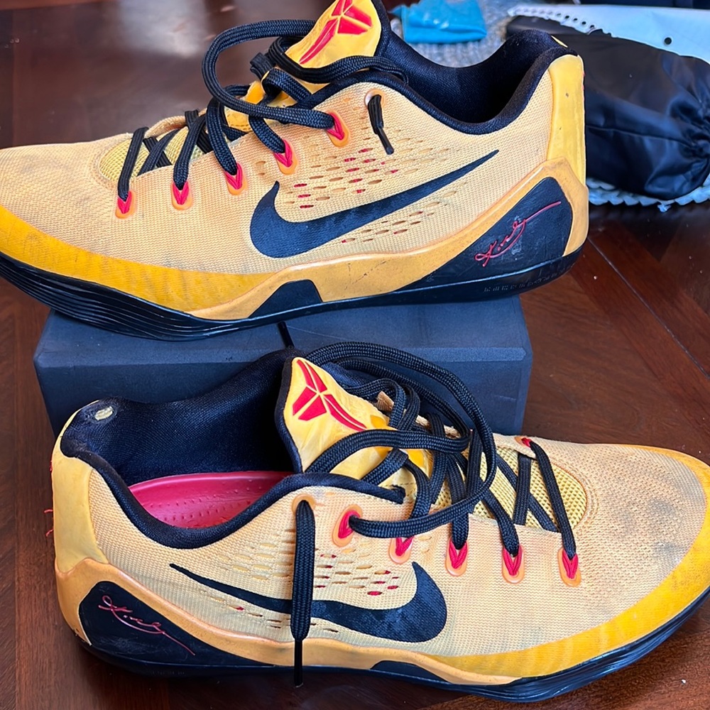 Kobe 9 EM Bruce Lee